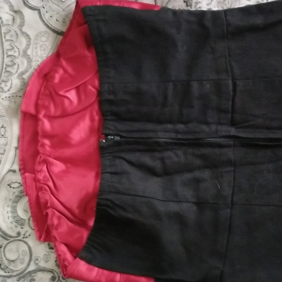 Black and red mini - Picture 2 of 2